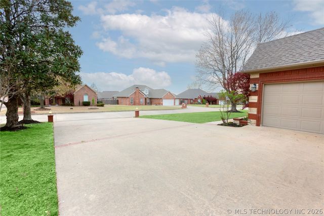 2108 Country Springs Street, Mcalester, OK 74501