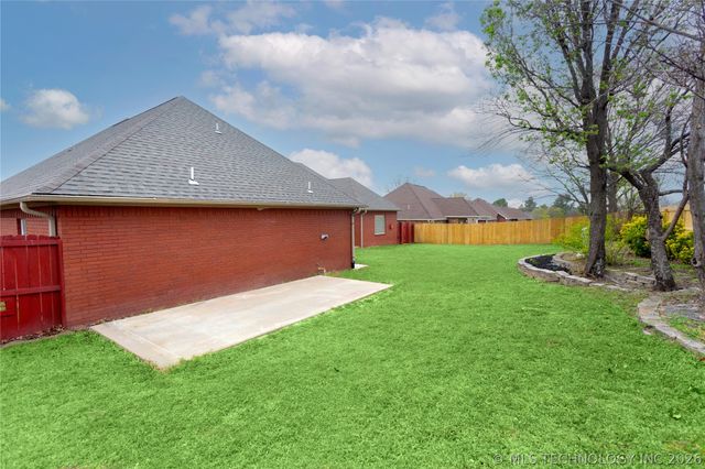2108 Country Springs Street, Mcalester, OK 74501