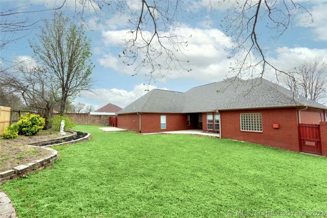 2108 Country Springs Street, Mcalester, OK 74501