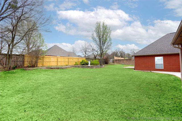 2108 Country Springs Street, Mcalester, OK 74501