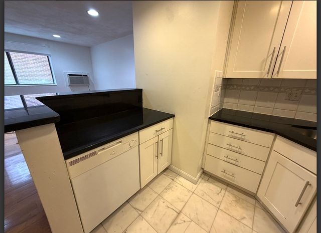 70 Lafayette 27, Chelsea, MA 02150