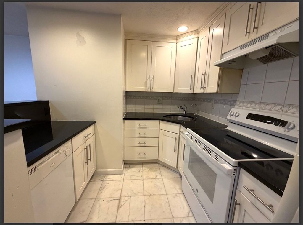 70 Lafayette 27, Chelsea, MA 02150