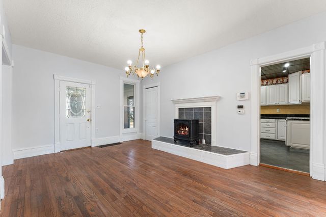 557 W Chicago Street, Valparaiso, IN 46385