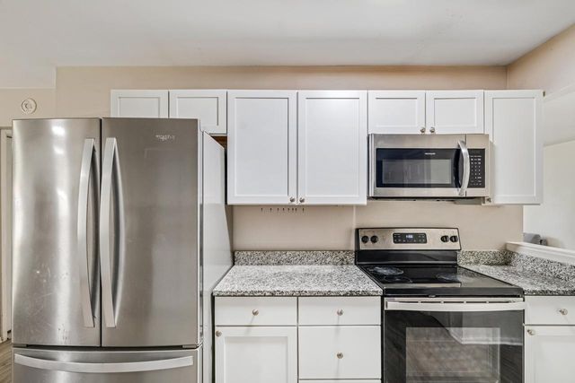 9060 N 86th STREET, Milwaukee, WI 53224
