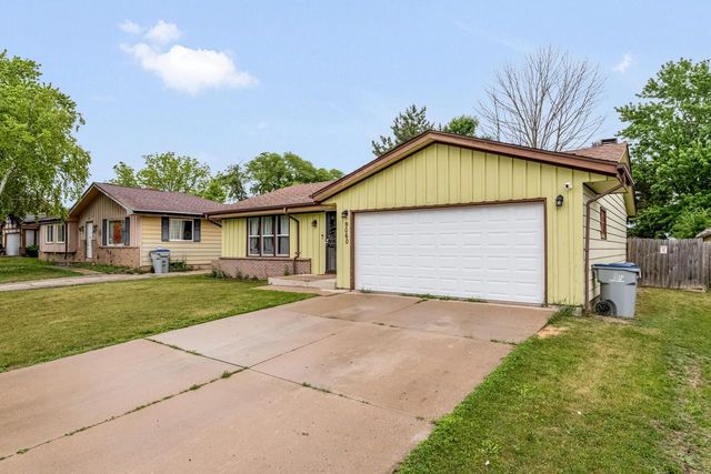 9060 N 86th STREET, Milwaukee, WI 53224