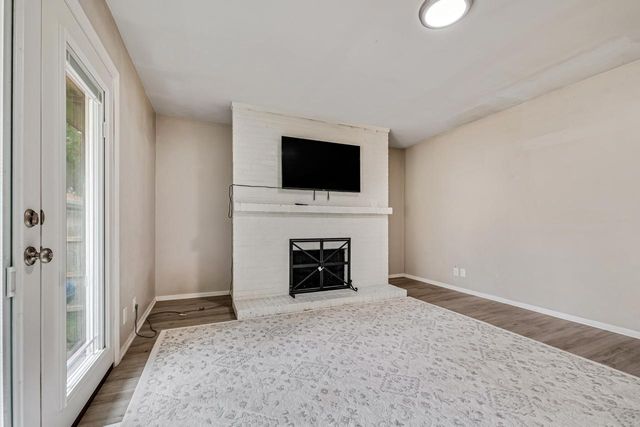 9060 N 86th STREET, Milwaukee, WI 53224