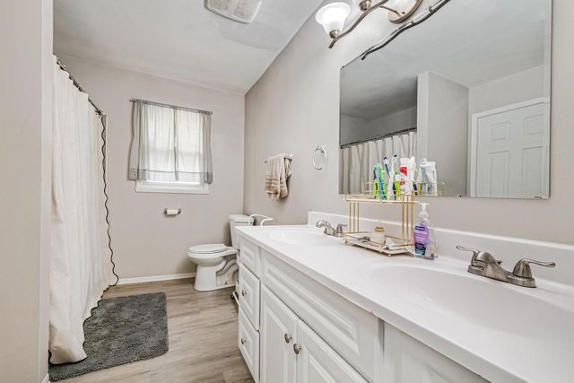 9060 N 86th STREET, Milwaukee, WI 53224