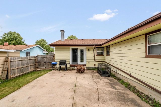 9060 N 86th STREET, Milwaukee, WI 53224