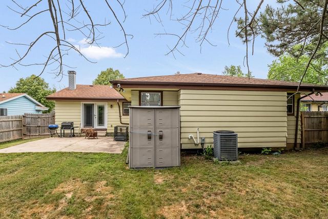9060 N 86th STREET, Milwaukee, WI 53224