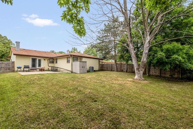 9060 N 86th STREET, Milwaukee, WI 53224