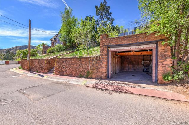 106 Waltham Avenue, Manitou Springs, CO 80829
