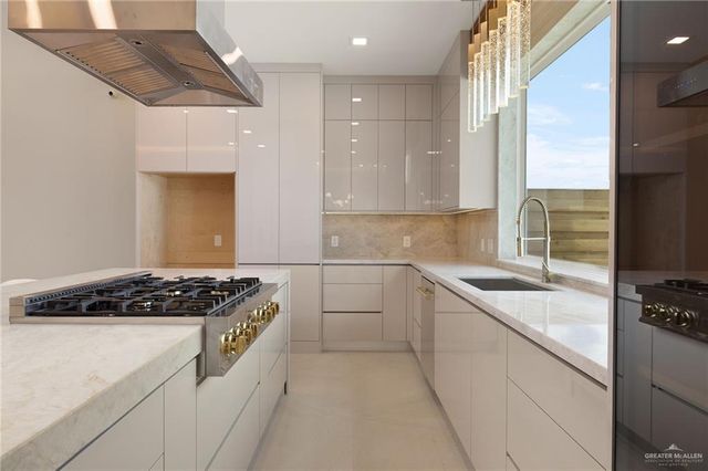 6702 N 11th Lane, Mcallen, TX 78504