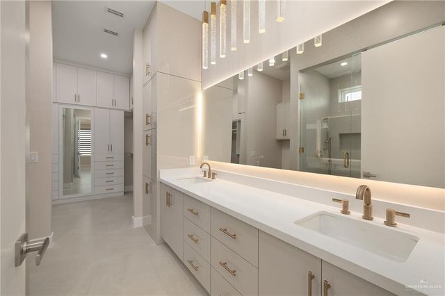 6702 N 11th Lane, Mcallen, TX 78504