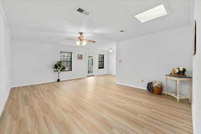 12501 Shady Acres DR, Buda, TX 78610