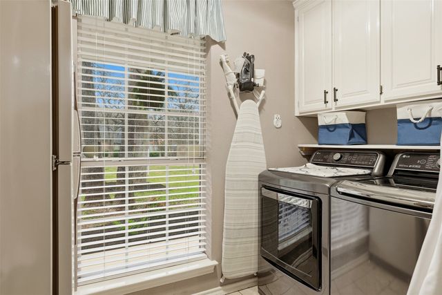 111 Hillside Drive E, Burleson, TX 76028