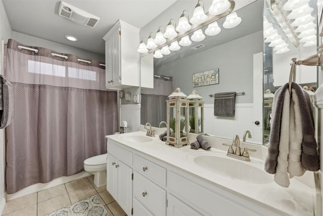 111 Hillside Drive E, Burleson, TX 76028