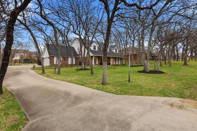 111 Hillside Drive E, Burleson, TX 76028