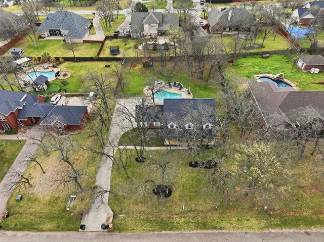 111 Hillside Drive E, Burleson, TX 76028