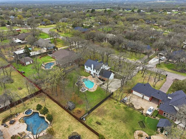 111 Hillside Drive E, Burleson, TX 76028