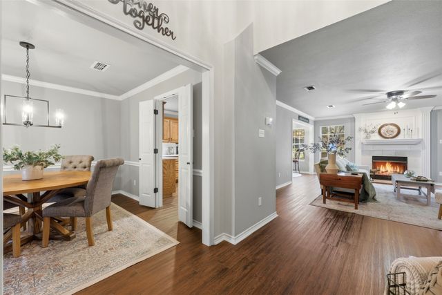 111 Hillside Drive E, Burleson, TX 76028