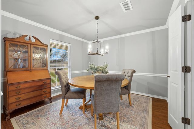 111 Hillside Drive E, Burleson, TX 76028