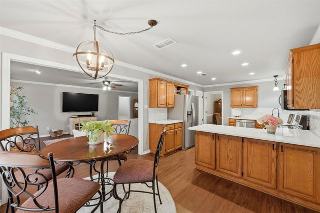 111 Hillside Drive E, Burleson, TX 76028