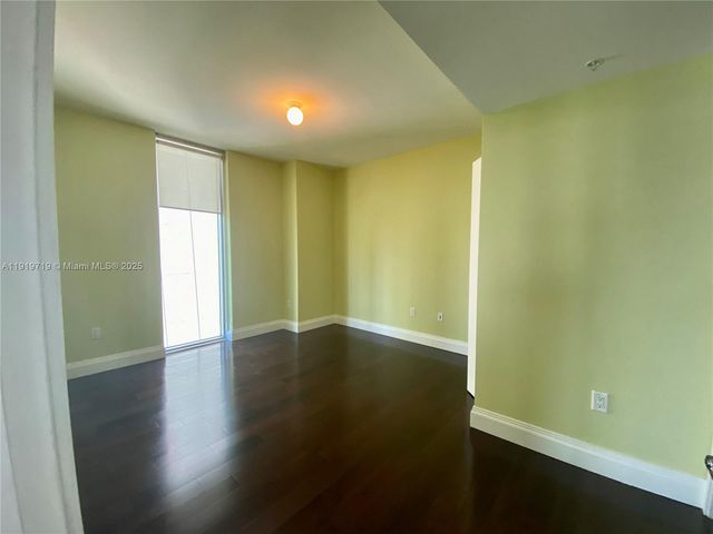 185 SW 7th St 2011, Miami, FL 33130