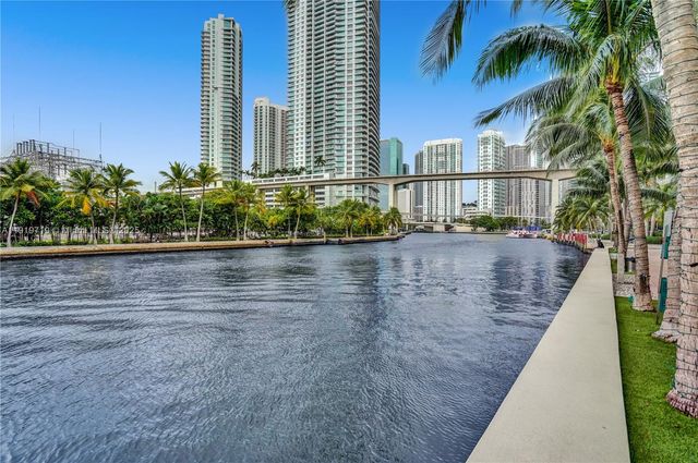 185 SW 7th St 2011, Miami, FL 33130