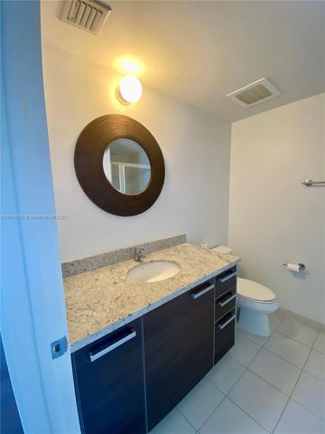 185 SW 7th St 2011, Miami, FL 33130