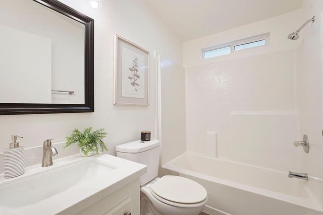 8936 W Pine St, Thornton, CA 95686