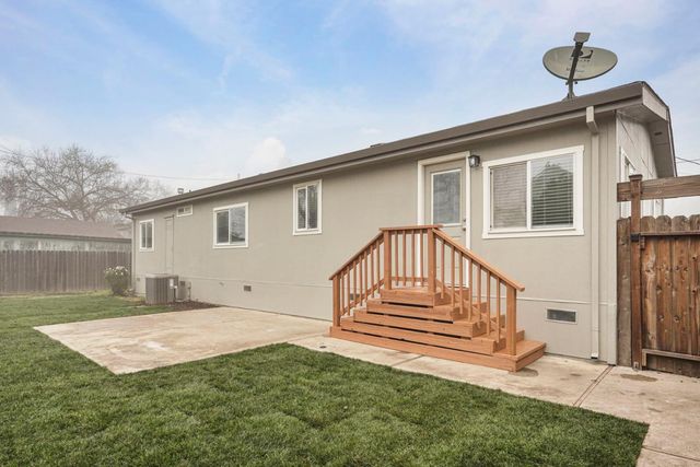 8936 W Pine St, Thornton, CA 95686