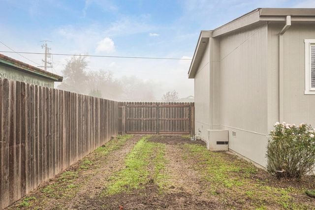 8936 W Pine St, Thornton, CA 95686