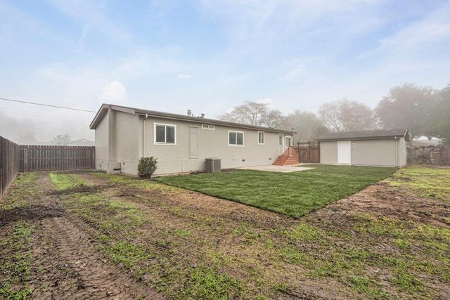 8936 W Pine St, Thornton, CA 95686