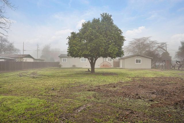 8936 W Pine St, Thornton, CA 95686