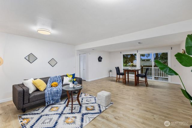 15132 SE 48th Drive, Bellevue, WA 98006