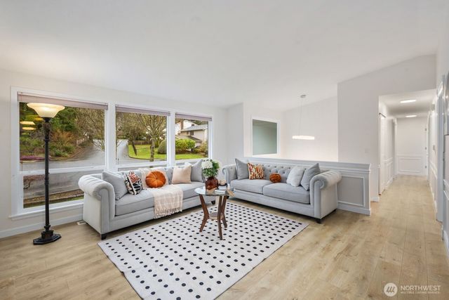 15132 SE 48th Drive, Bellevue, WA 98006