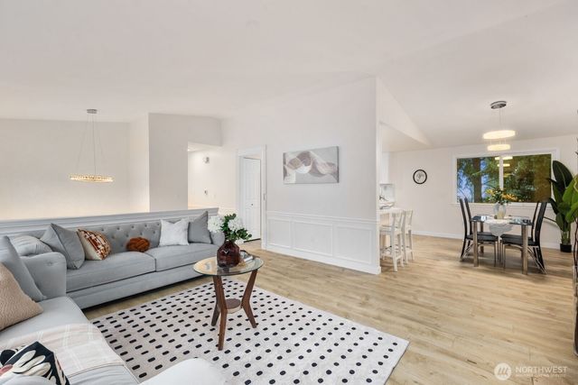 15132 SE 48th Drive, Bellevue, WA 98006