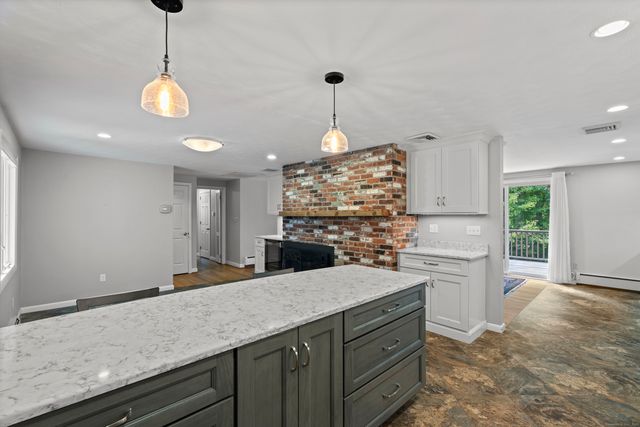 5 Vining Drive, Simsbury, CT 06070