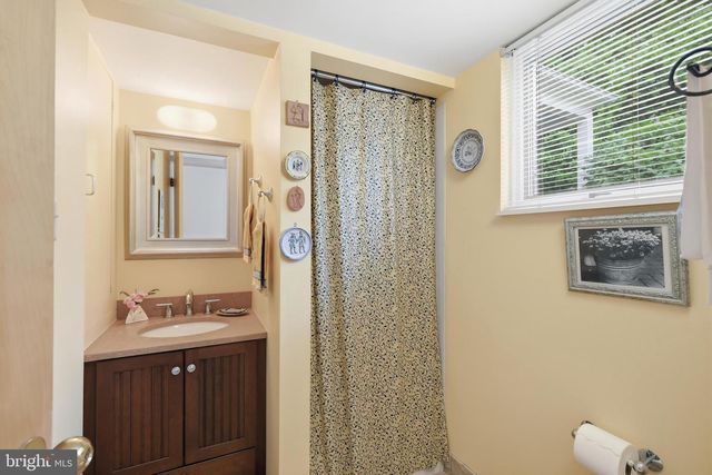 6411 33RD ST NW, Washington, DC 20015