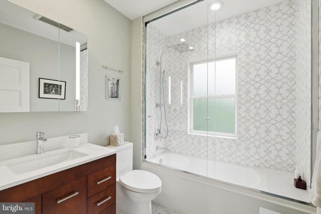 6411 33RD ST NW, Washington, DC 20015