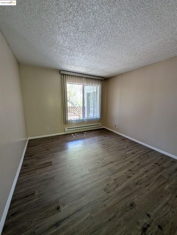 1457 N Camino Alto 214, Vallejo, CA 94589