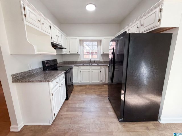 1900 STONE BROOK LANE, Birmingham, AL 35242