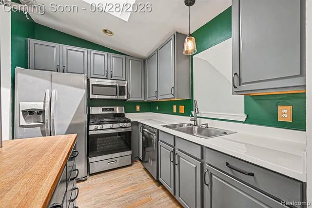 6835 Maplelawn Drive, Ypsilanti, MI 48197