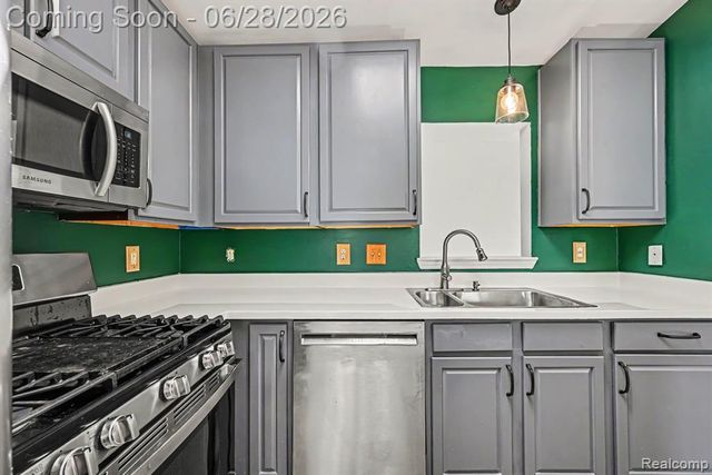 6835 Maplelawn Drive, Ypsilanti, MI 48197