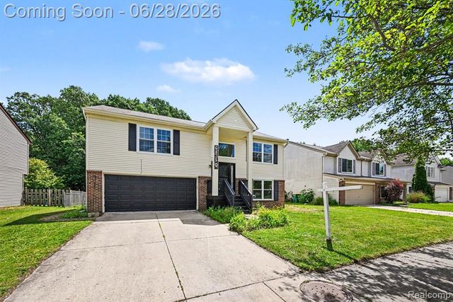 6835 Maplelawn Drive, Ypsilanti, MI 48197