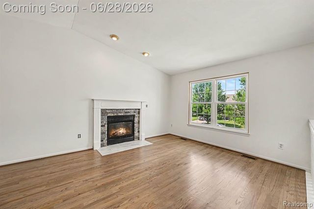 6835 Maplelawn Drive, Ypsilanti, MI 48197