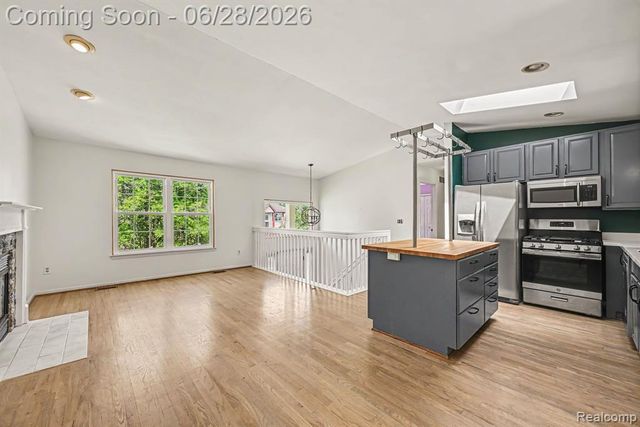 6835 Maplelawn Drive, Ypsilanti, MI 48197