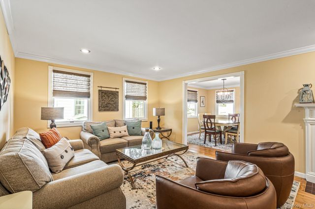 256 Garfield Avenue, Mineola, NY 11501