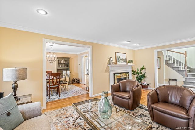 256 Garfield Avenue, Mineola, NY 11501