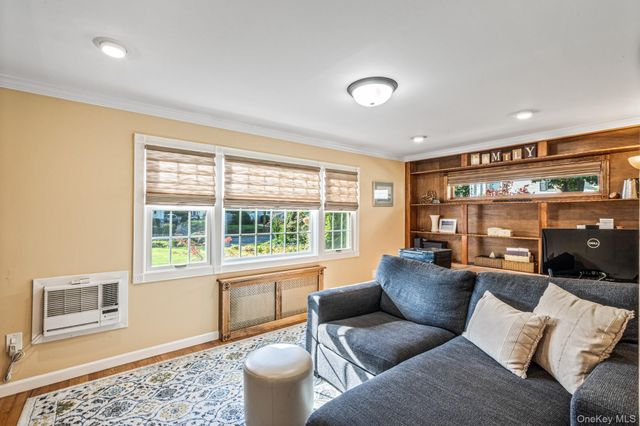 256 Garfield Avenue, Mineola, NY 11501